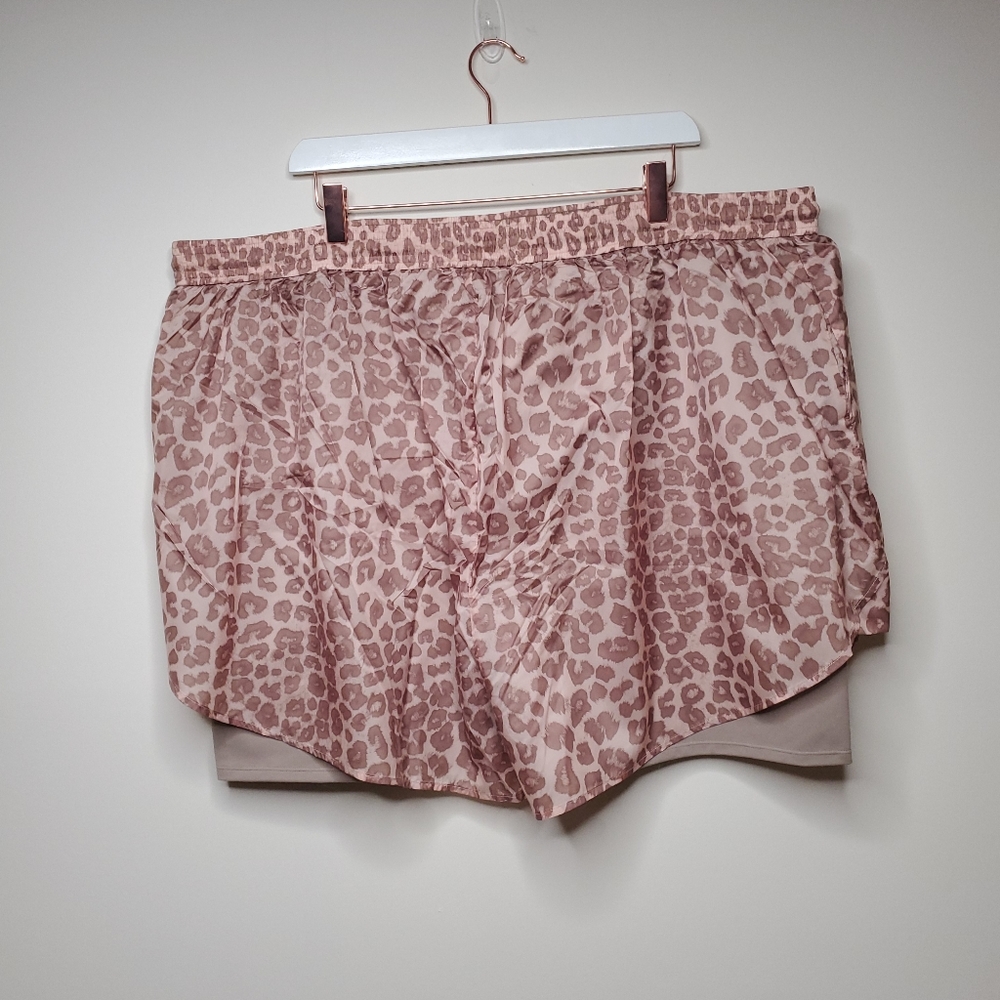 Good American Active Running Shorts - Picture 7 of 9